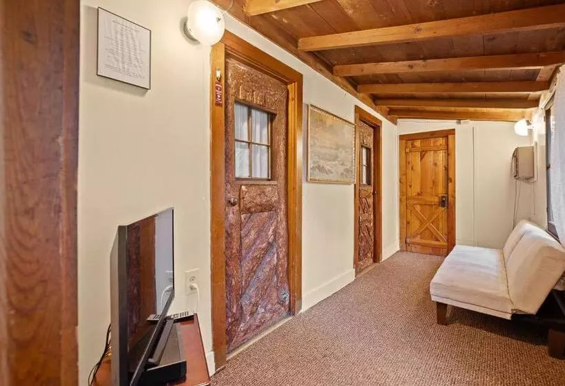 Motelli Harney Camp Cabins