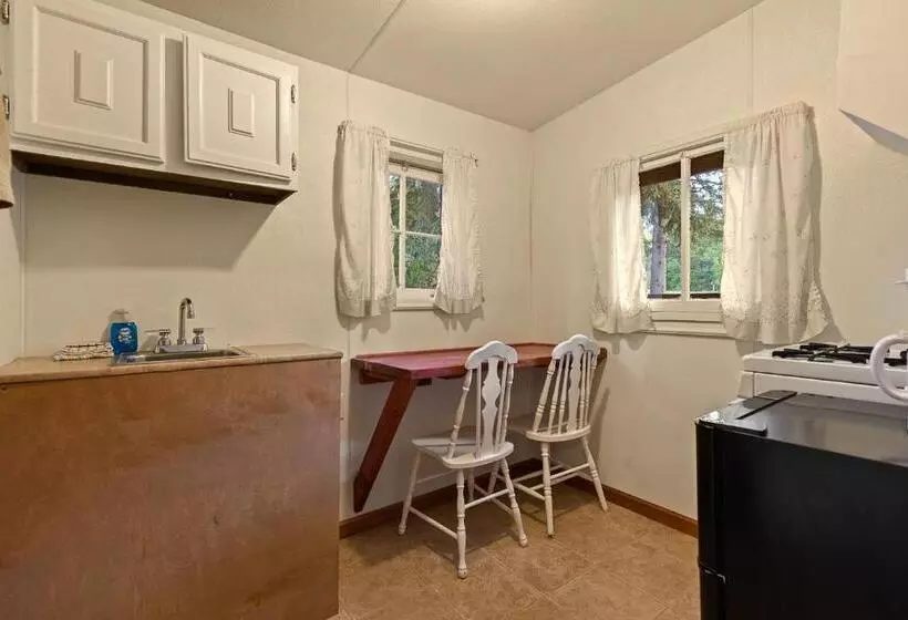 Motelli Harney Camp Cabins