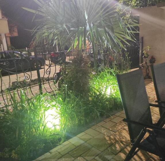 پانسیون Guest House Adriya