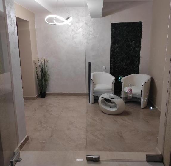 پانسیون Guest House Adriya