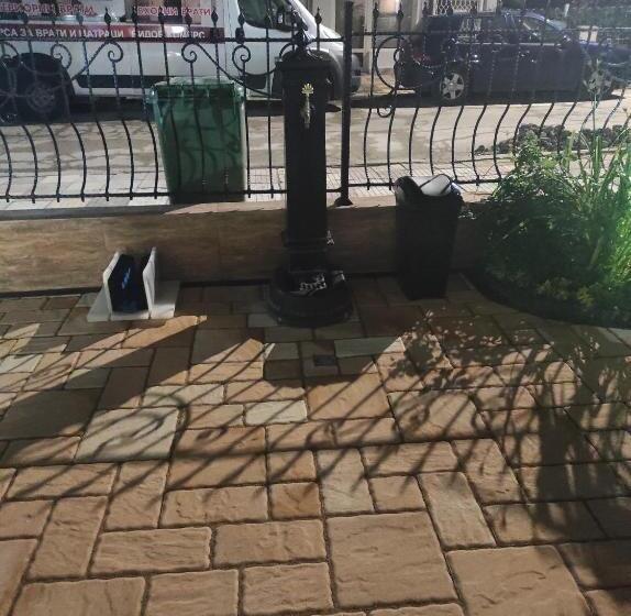 پانسیون Guest House Adriya