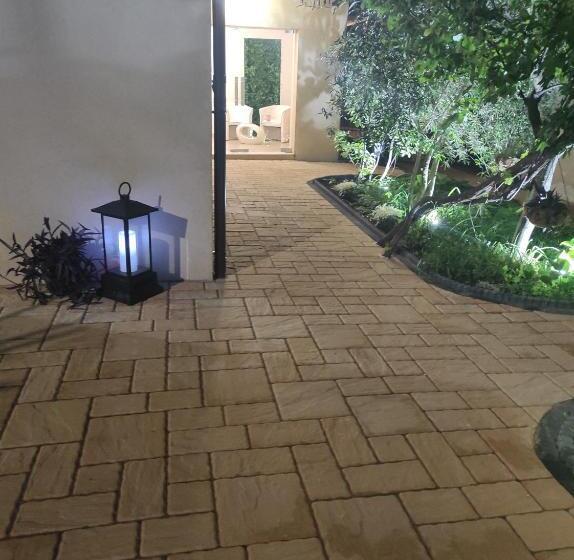 پانسیون Guest House Adriya