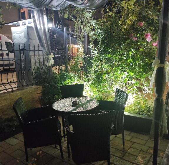 پانسیون Guest House Adriya