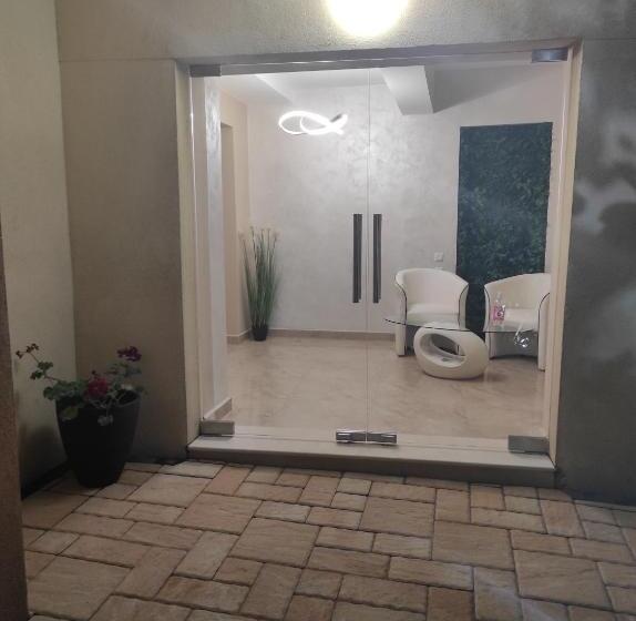 پانسیون Guest House Adriya