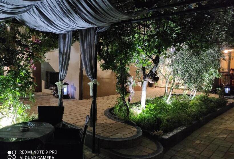 پانسیون Guest House Adriya