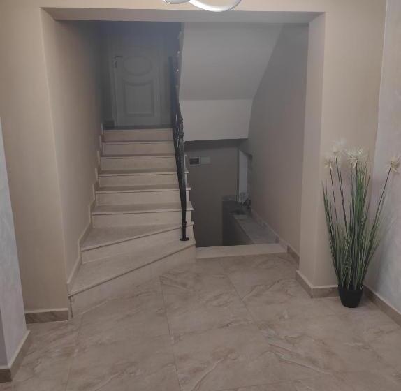 پانسیون Guest House Adriya