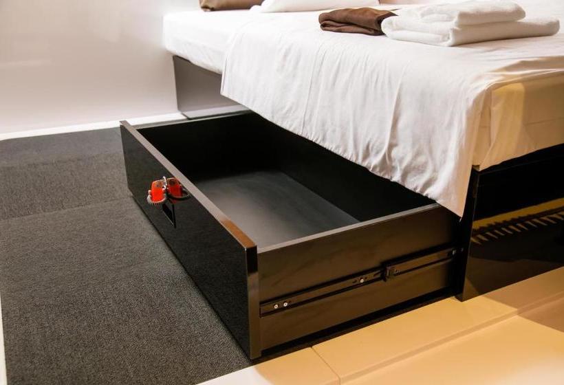 מלון כמוסות First Cabin Tkp Nagoya Station