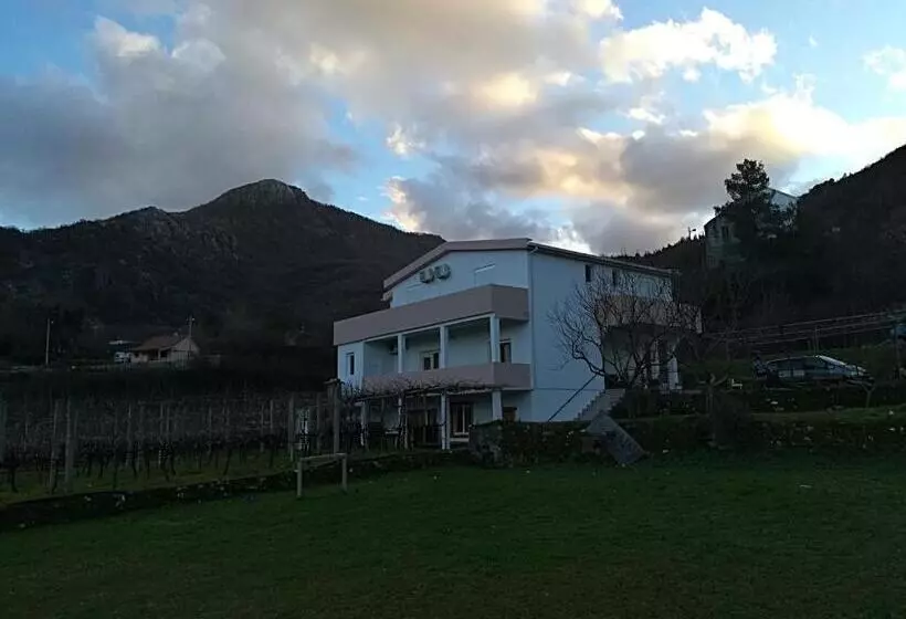 هتل Vržina Farm House Skadar Lake