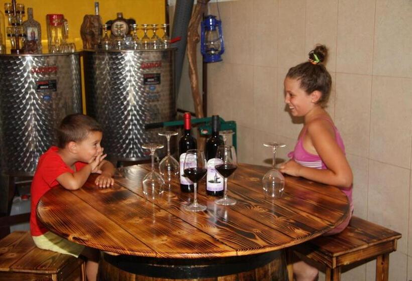 هتل Vržina Farm House Skadar Lake