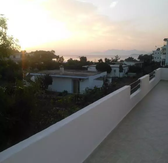 پانسیون Guesthouse Dollomaja Ksamil