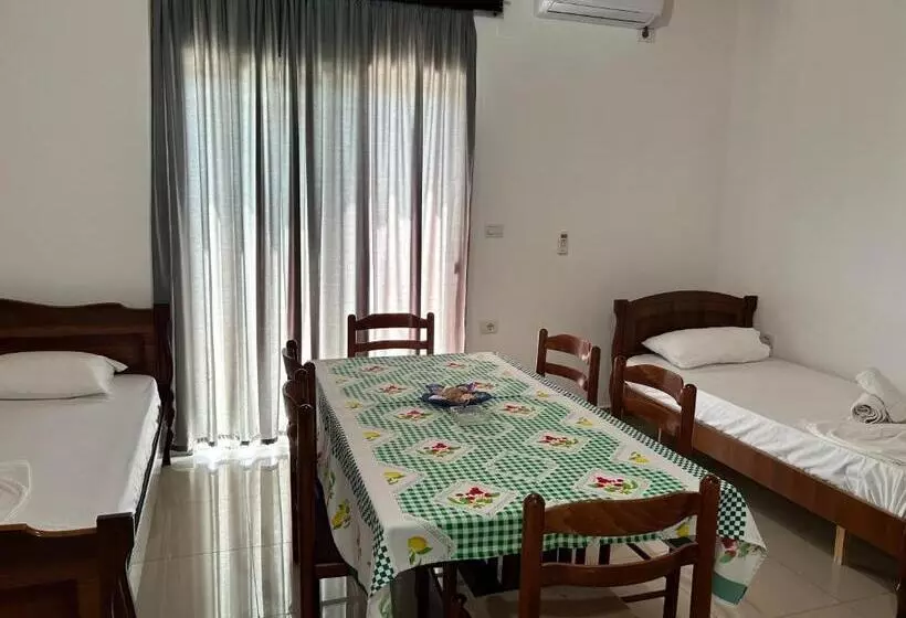 پانسیون Guesthouse Dollomaja Ksamil