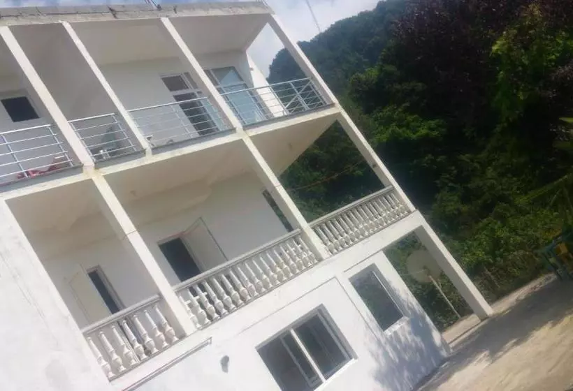 پانسیون Temo S Guest House In Kvariati