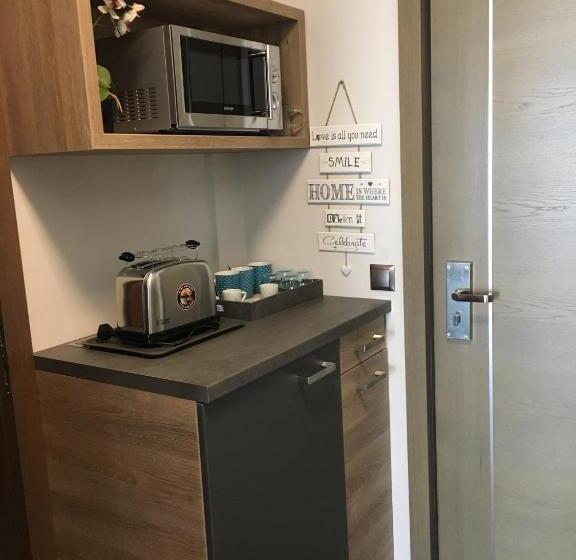 פנסיון Calypso Lakeside Rooms & Lux Apartments