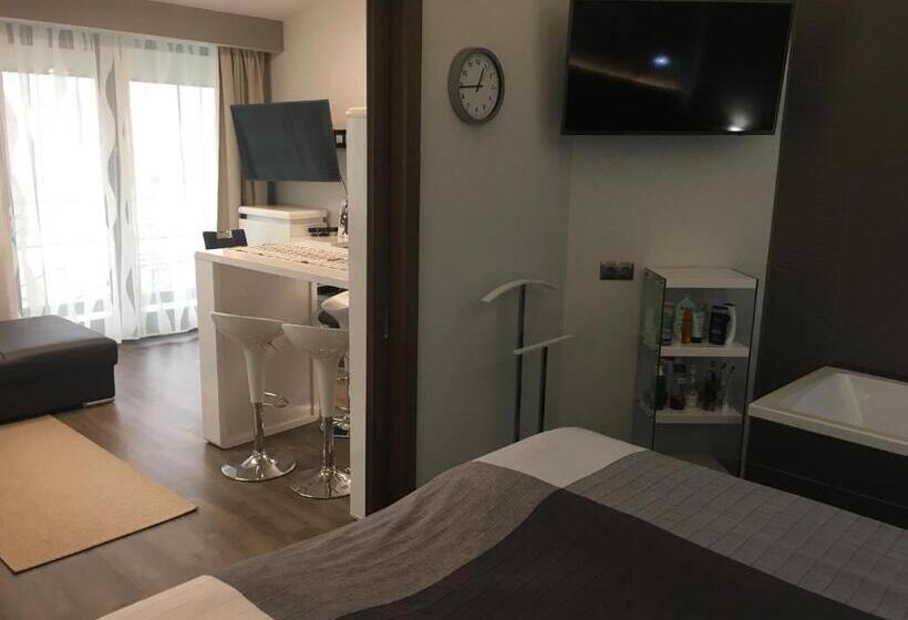 פנסיון Calypso Lakeside Rooms & Lux Apartments