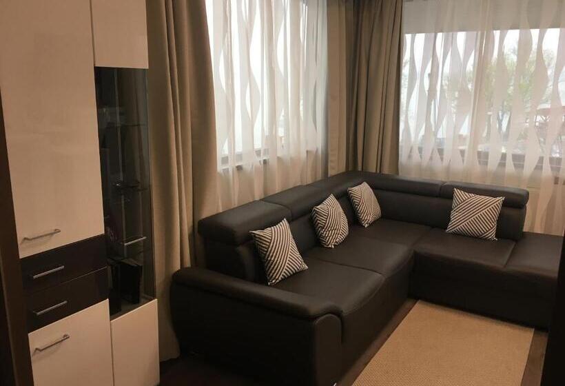 פנסיון Calypso Lakeside Rooms & Lux Apartments