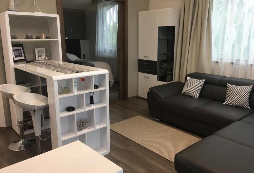 פנסיון Calypso Lakeside Rooms & Lux Apartments