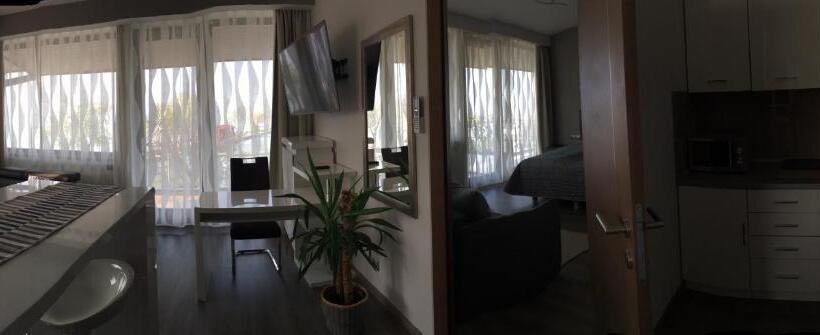 פנסיון Calypso Lakeside Rooms & Lux Apartments