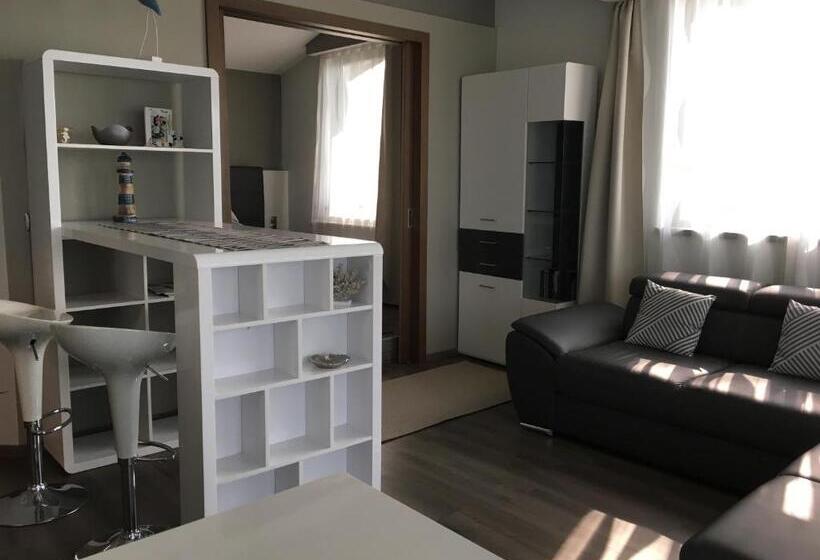 פנסיון Calypso Lakeside Rooms & Lux Apartments