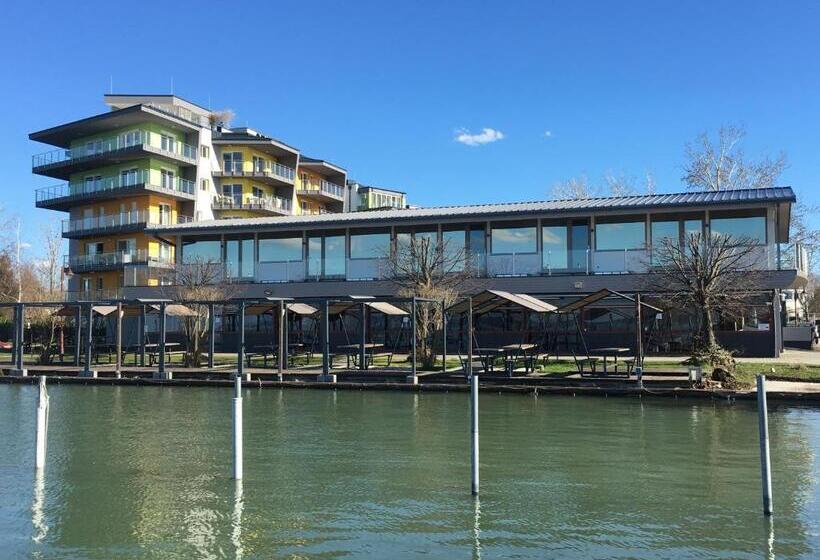 פנסיון Calypso Lakeside Rooms & Lux Apartments