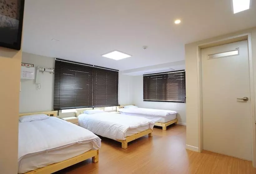 Majatalo Hannah Guesthouse