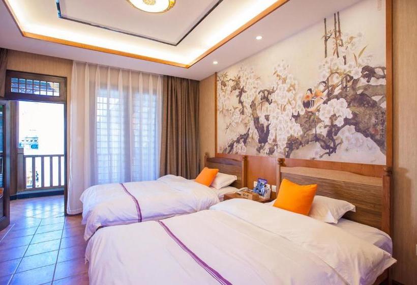 펜션 Hidden Creek Inn