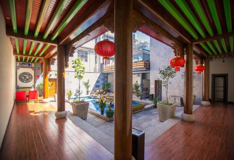 펜션 Hidden Creek Inn