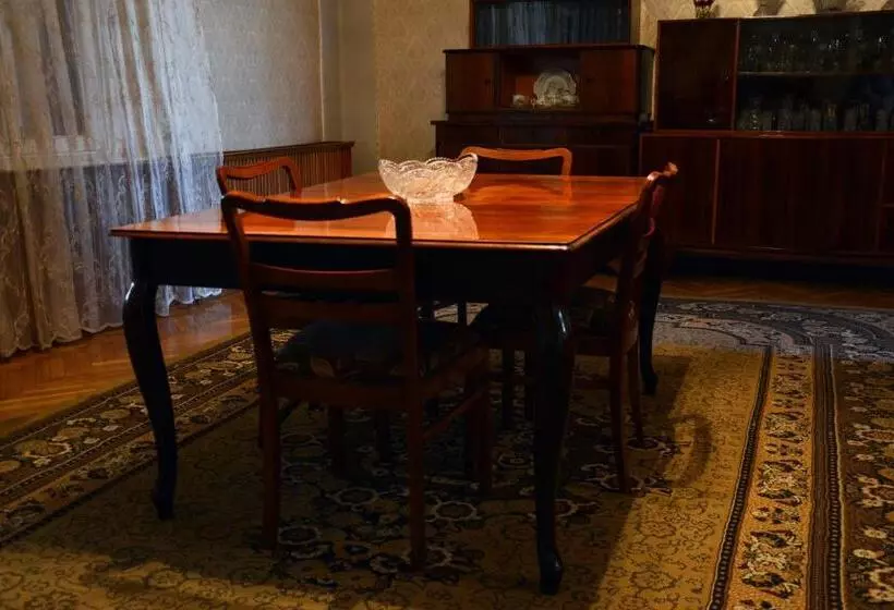 پانسیون Anna's Guest House