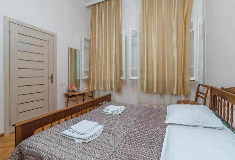 پانسیون Anna's Guest House