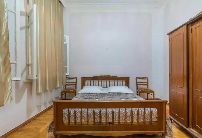 پانسیون Anna's Guest House