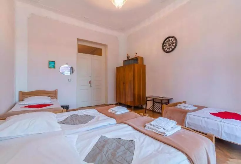 پانسیون Anna's Guest House