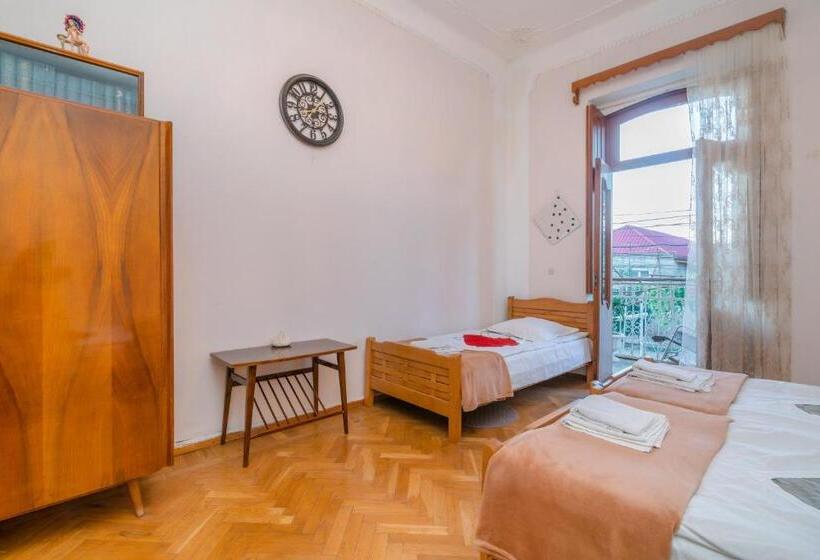 پانسیون Anna's Guest House