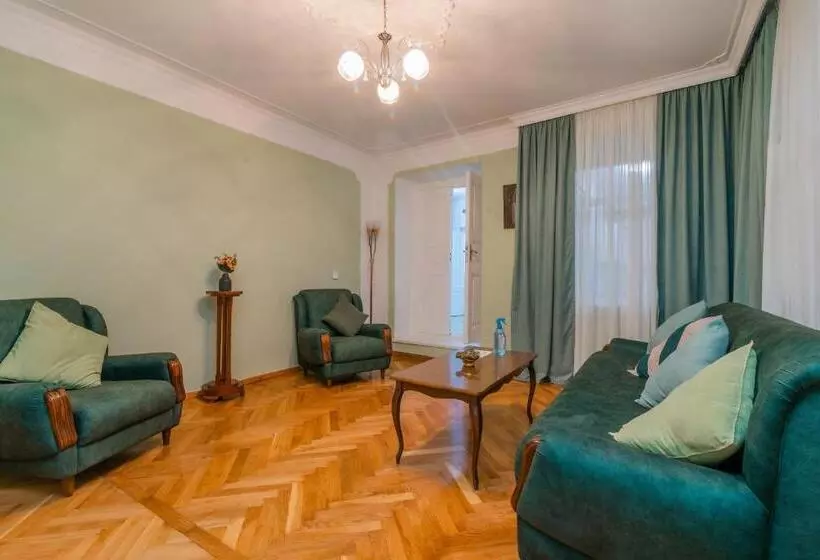 پانسیون Anna's Guest House