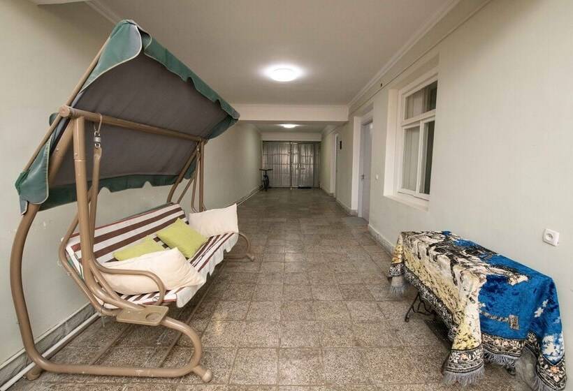 پانسیون Anna's Guest House