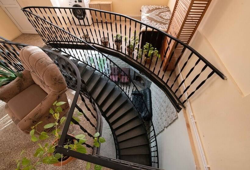 پانسیون Anna's Guest House