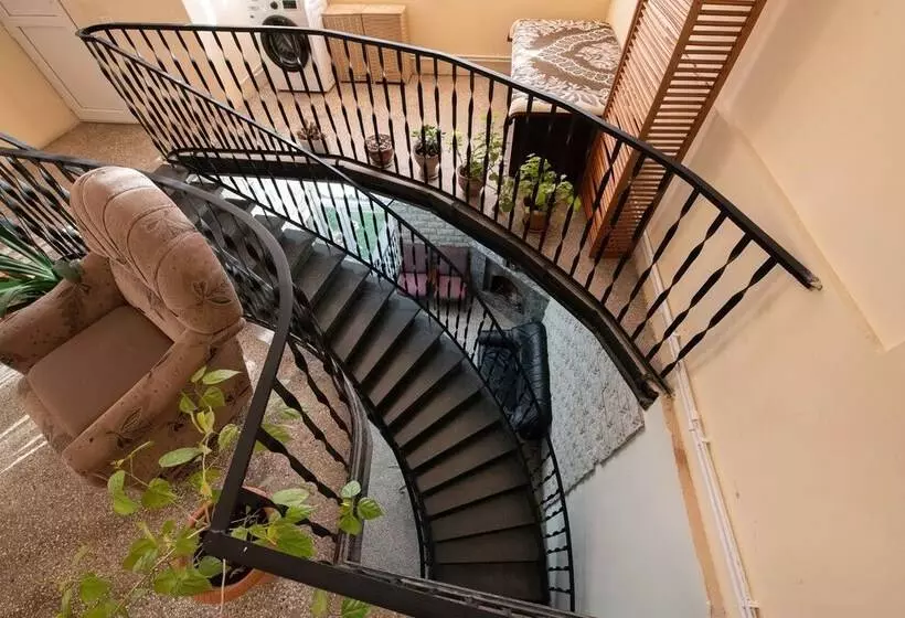 پانسیون Anna's Guest House