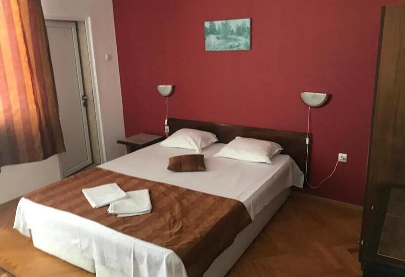 پانسیون Kavakka