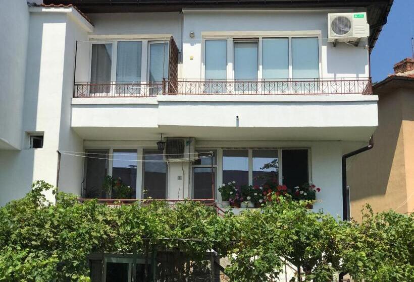 پانسیون Kavakka