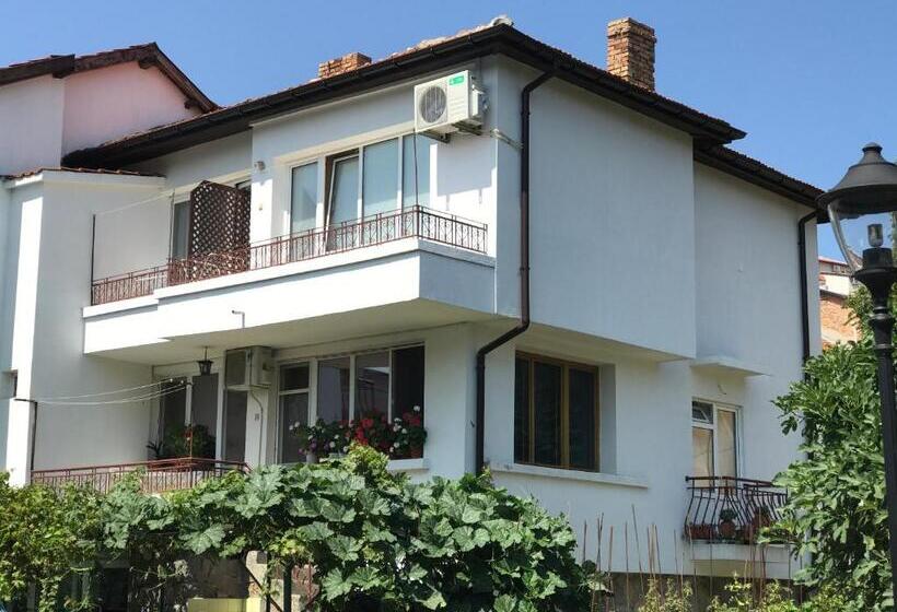 پانسیون Kavakka