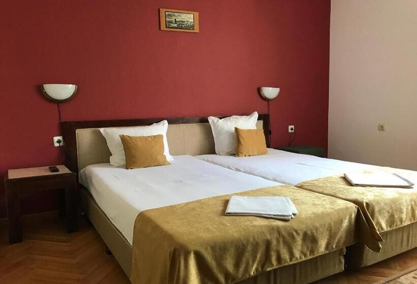 پانسیون Kavakka