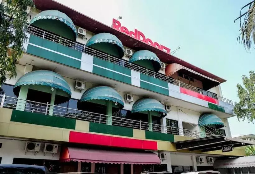 ペンション Reddoorz Near Juanda International Airport