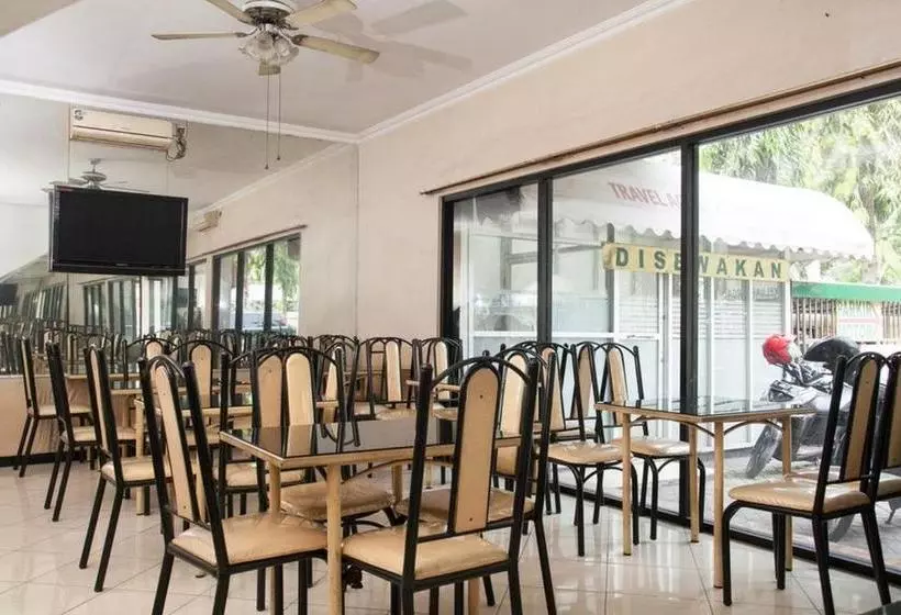 ペンション Reddoorz Near Juanda International Airport