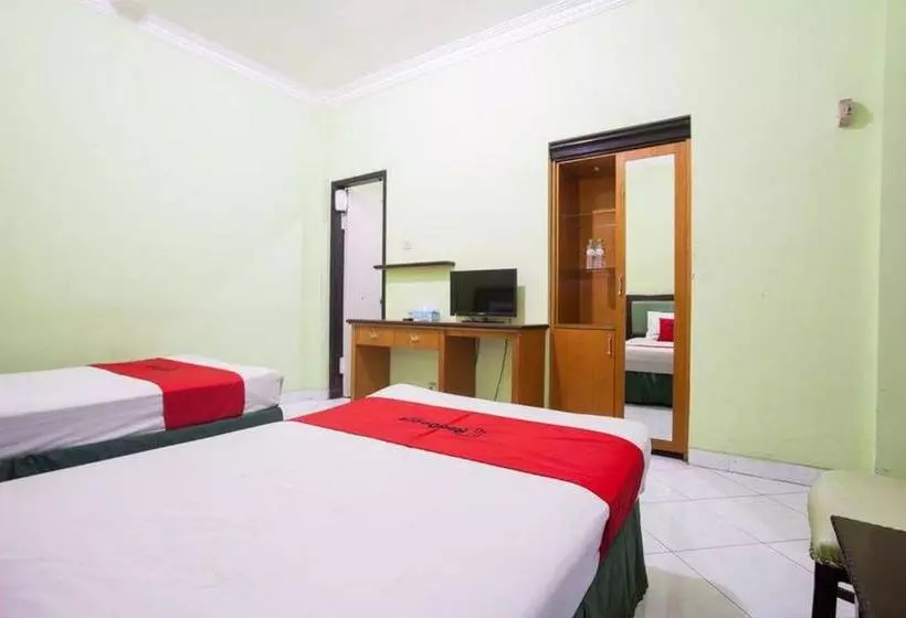 ペンション Reddoorz Near Juanda International Airport