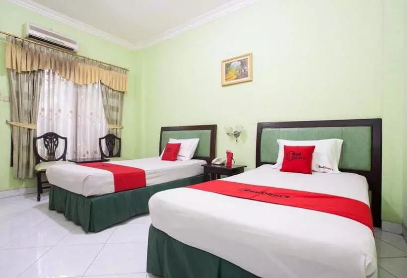 ペンション Reddoorz Near Juanda International Airport