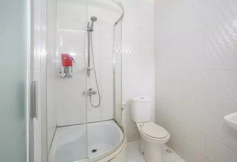 ペンション Reddoorz Near Juanda International Airport