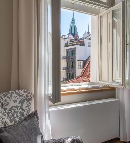 Mordecai Twelve Apartments By Prague Residences