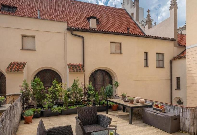 Mordecai Twelve Apartments By Prague Residences