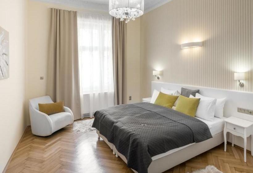 Mordecai Twelve Apartments By Prague Residences