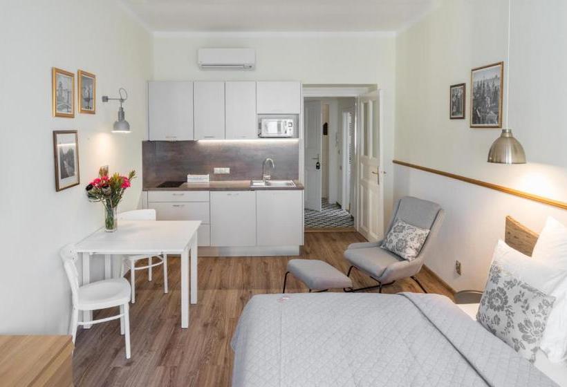 Mordecai Twelve Apartments By Prague Residences