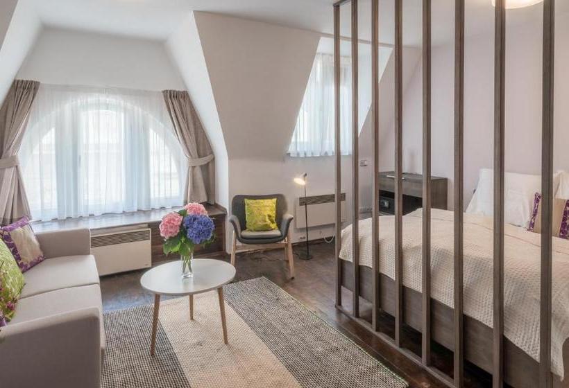 Mordecai Twelve Apartments By Prague Residences