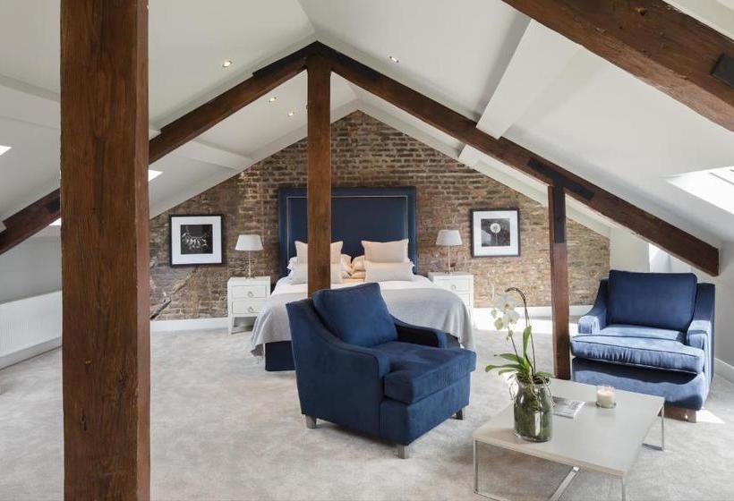 פנסיון Giles Norman Gallery & Townhouse